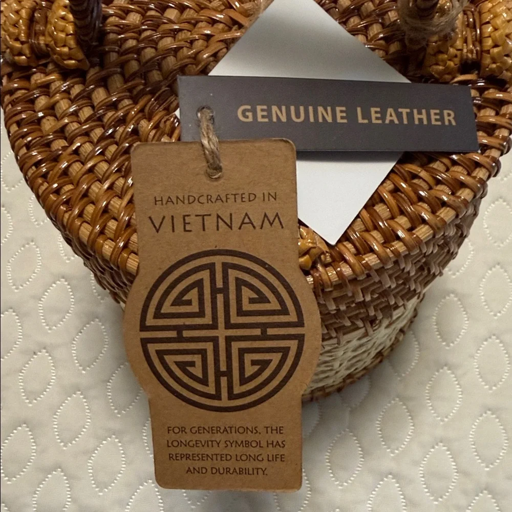 Handwoven Two-Tone Rattan Basket Bag with Top Handle - Picture 5 of 7